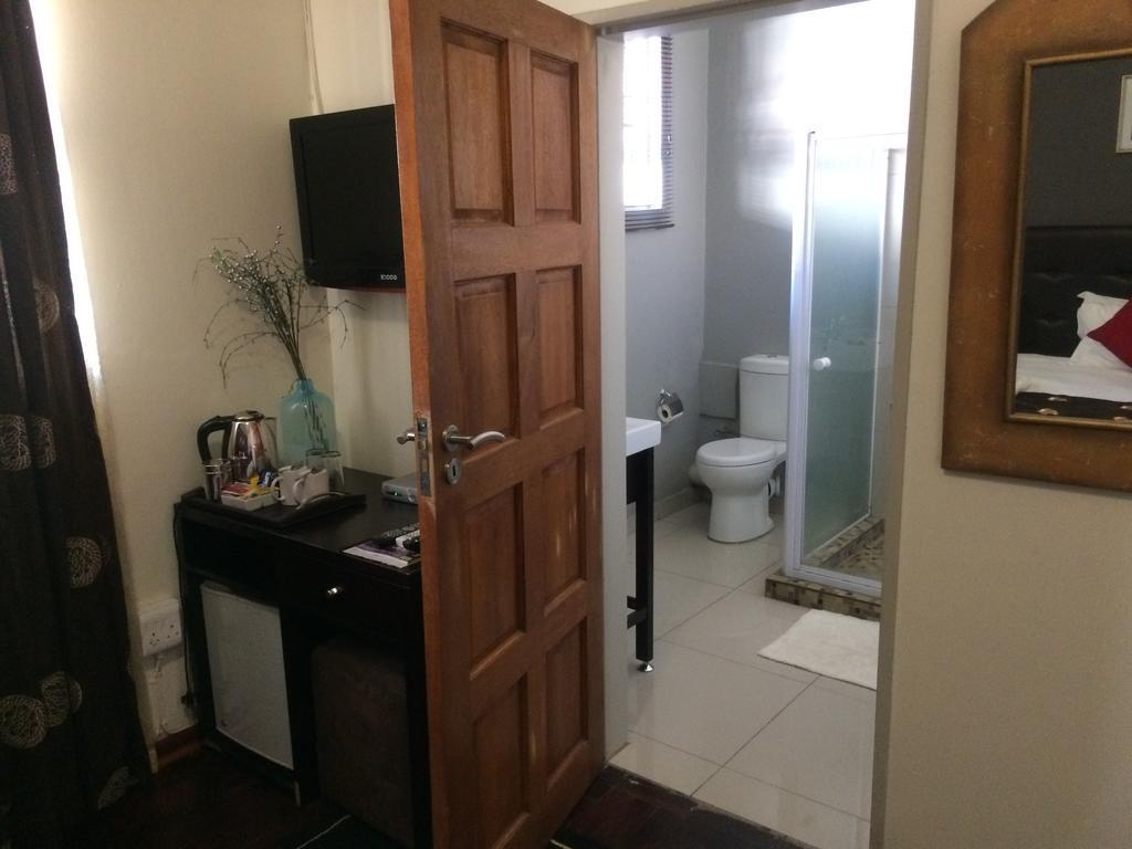 Houghton Guest House Johannesburg Bagian luar foto